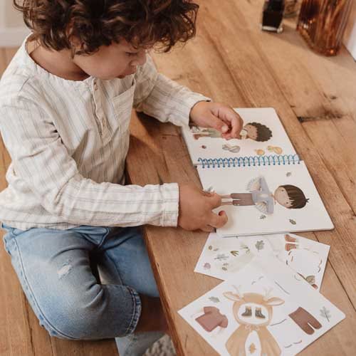 Anzieh- und Stickerbuch - Forest Friends
