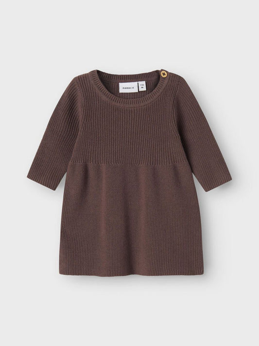 braunes bequemes langarmkleid für babys kinder und kleinkinder von name it und einem knopf an der schulter - vorderansicht