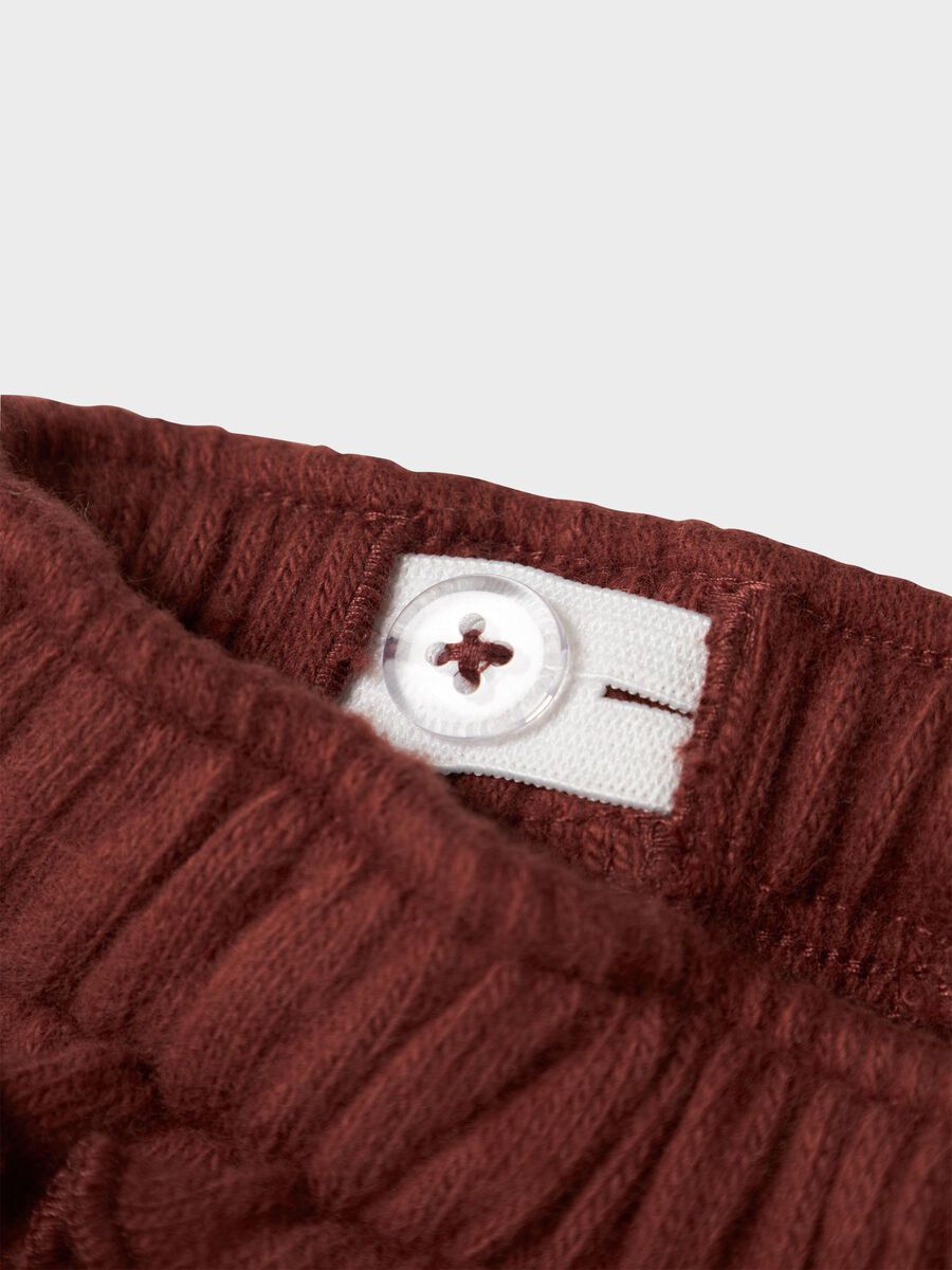 rotbraune stoffhose für babys und kleinkinder mit rüschenbund von lil atelier aus bio baumwolle - detailansicht verstellbarer gummizug hosenbund