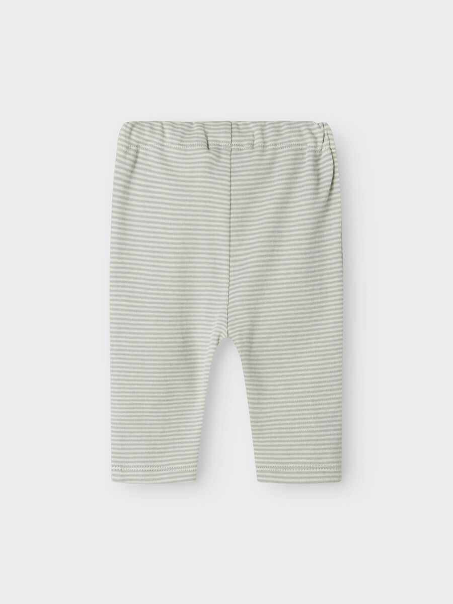 gestreifte stoffhose von lil' atelier mit zwei hosentaschen aus bio-baumwolle - rückansicht