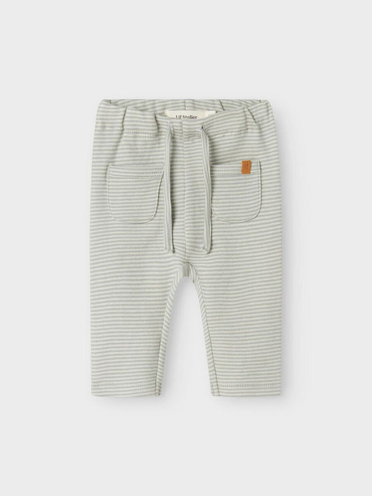 gestreifte stoffhose von lil' atelier mit zwei hosentaschen aus bio-baumwolle - vorderansicht