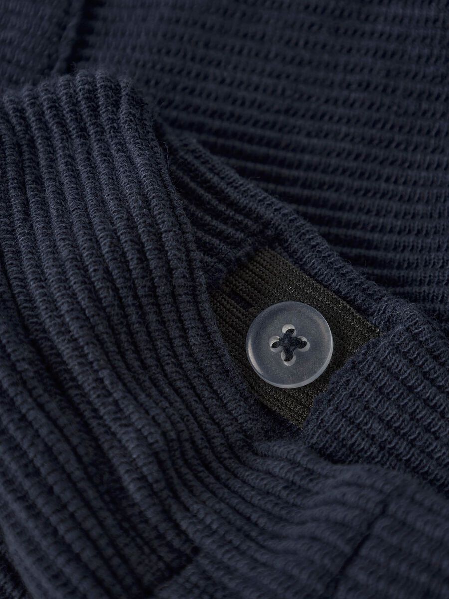 Blaue Stoffhose mit zwei Hosentaschen und elastischem Hosenbund in Dunkelblau von Name It aus Baumwolle - Detailansicht