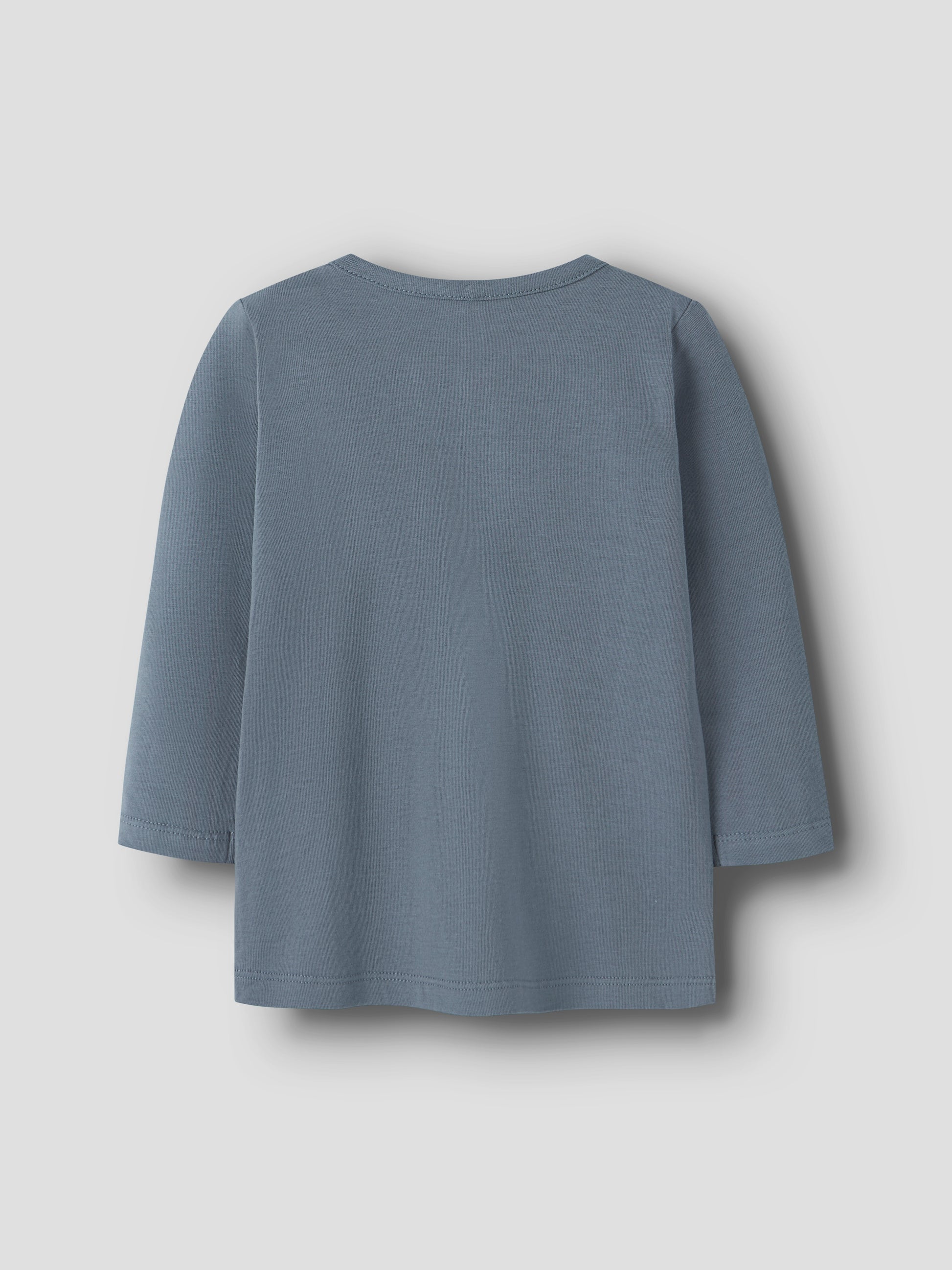 blaues langarmshirt mit einem auto und bärenmotiv zwei druckknöpfen an der schulter in der farbe flint stone von name it - rückansicht