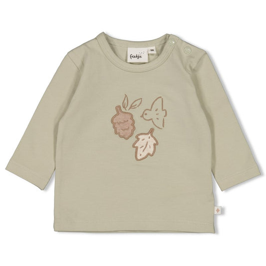grünes langarmshirt mit zwei druckknöpfen und herbstlichem motiv von feetje aus baumwolle - vorderansicht