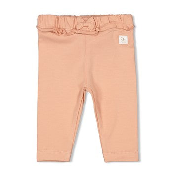 peach farbene stoffhose von feetje mit rüschenbund für babys aus baumwolle - vorderansicht