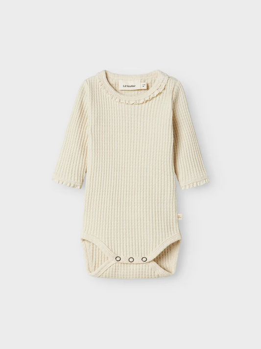 Langarmbody mit kleinem Kragen von Lil' Atelier - Vorderansicht