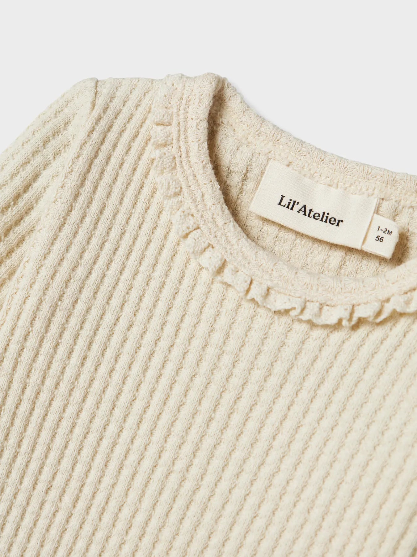 Langarmbody mit kleinem Kragen von Lil' Atelier - detailansicht kragen