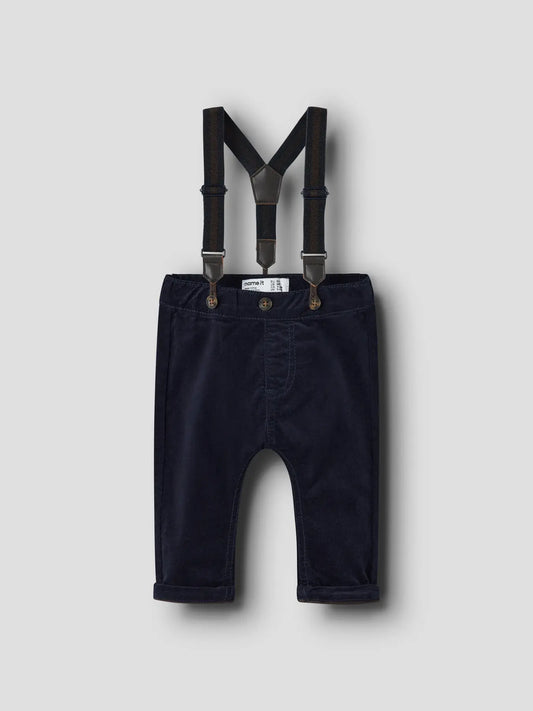blaue feincordhose mit hosenträgern von name it aus baumwolle für besondere anlässe - vorderansicht
