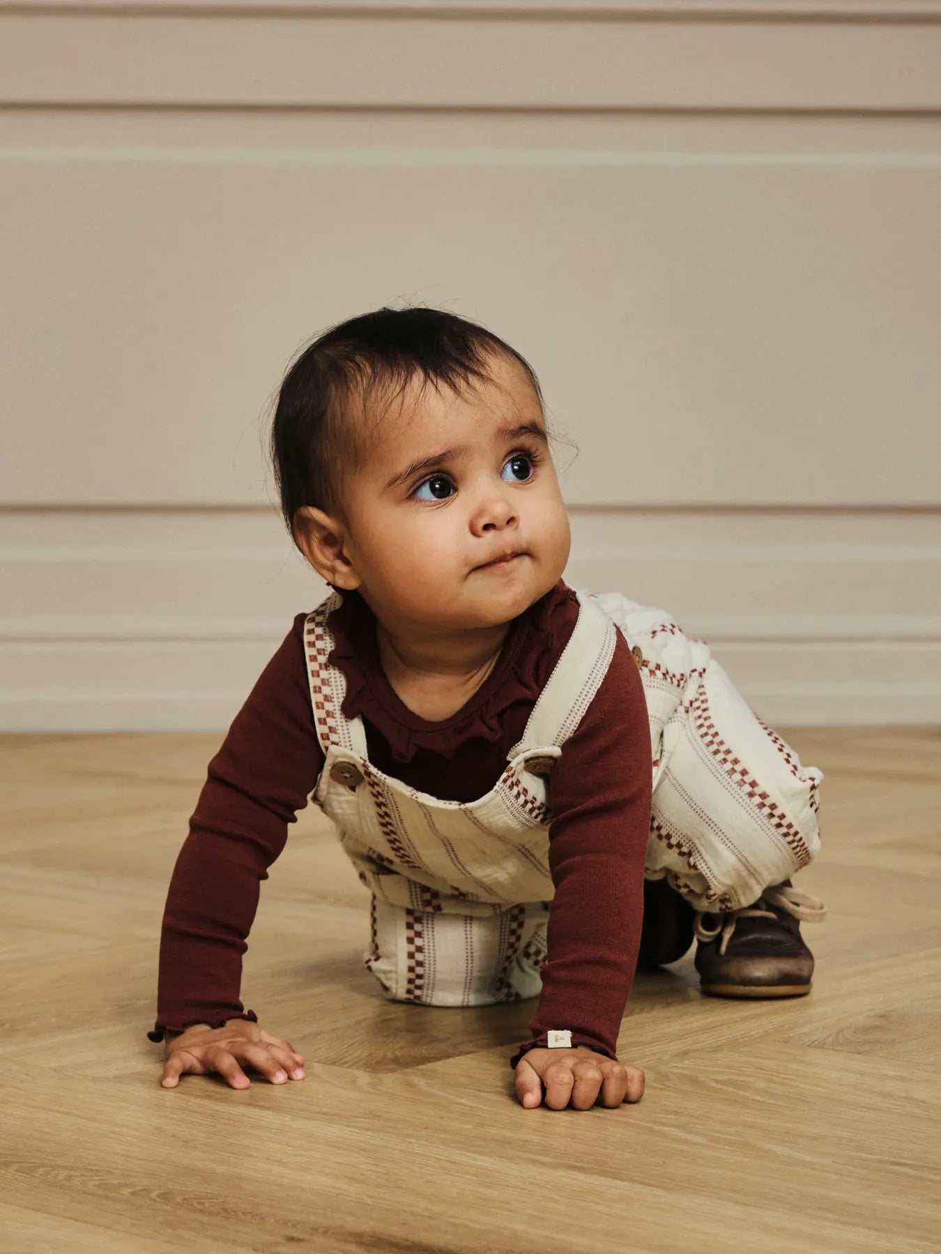 rotbrauner langarmbody aus baumwolle von lil' atelier