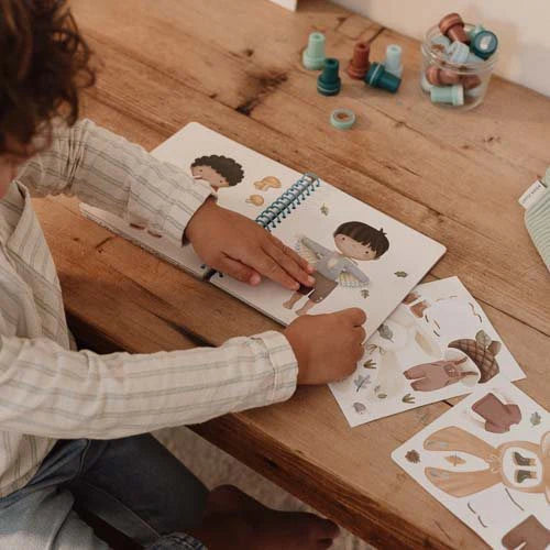 Anzieh- und Stickerbuch - Forest Friends