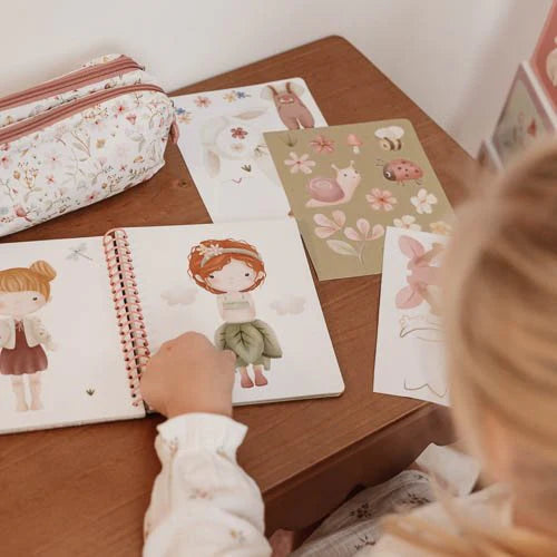 Anzieh- und Stickerbuch - Fairy Garden