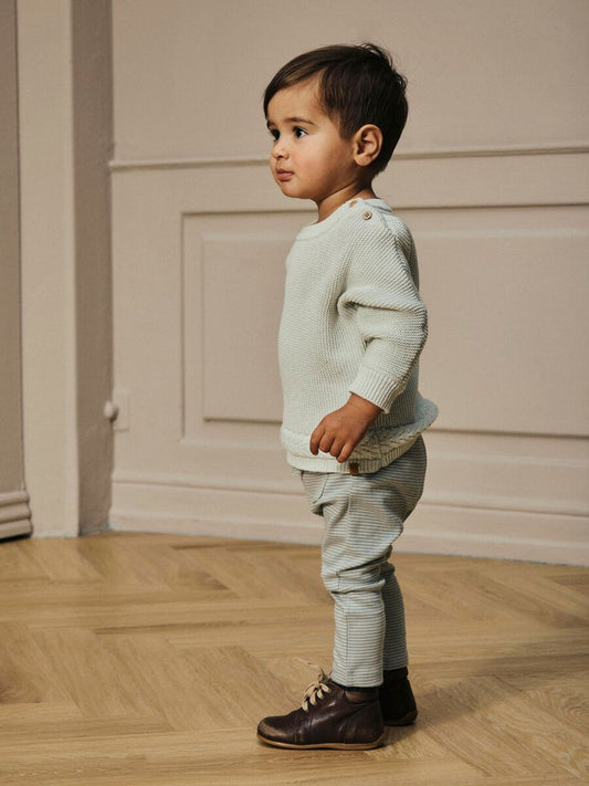 gestreifte stoffhose von lil' atelier mit zwei hosentaschen aus bio-baumwolle - detailansicht