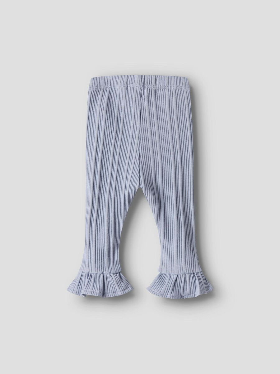 Hellblaue Rippstrick Legging für das Frühjahr und den Sommer von Lil' Atelier mit breitem Rüschenbein - Rückansicht