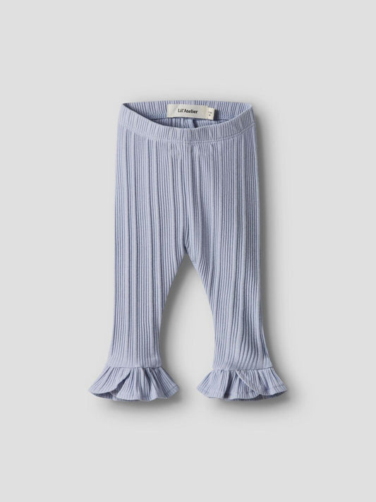 Hellblaue Rippstrick Legging für das Frühjahr und den Sommer von Lil' Atelier mit breitem Rüschenbein 