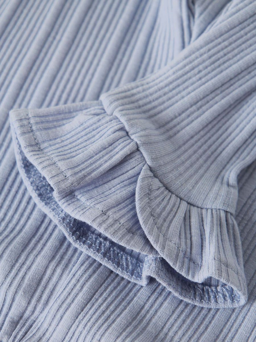 Hellblaue Rippstrick Legging für das Frühjahr und den Sommer von Lil' Atelier mit breitem Rüschenbein - Detailansicht