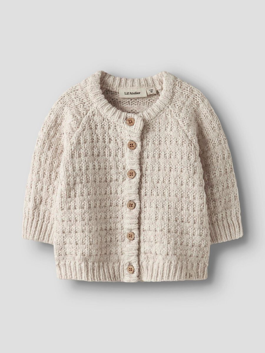Lil' Atelier Baby Strickjacke in Novelle Peach - gestrickter Cardigan mit Rundhalsausschnitt und Knopfverschluss, 80% Bio-Baumwolle, perfekt für kühle Tage