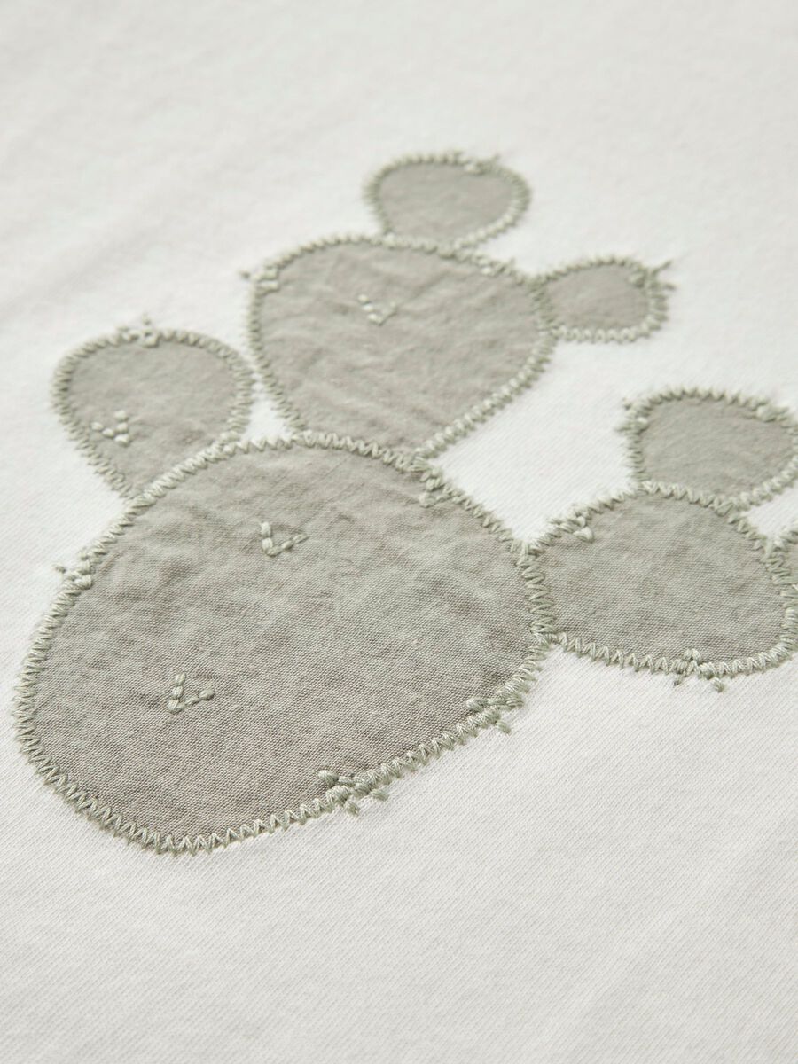  Lil' Atelier Langarmshirt Coconut Milk Detailansicht - dehnbarer Jersey-Stoff mit weicher Innen- und Außenseite, perfekt für den Alltag