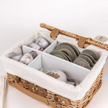 Teeservice aus Blech - Wald im Weidekorb