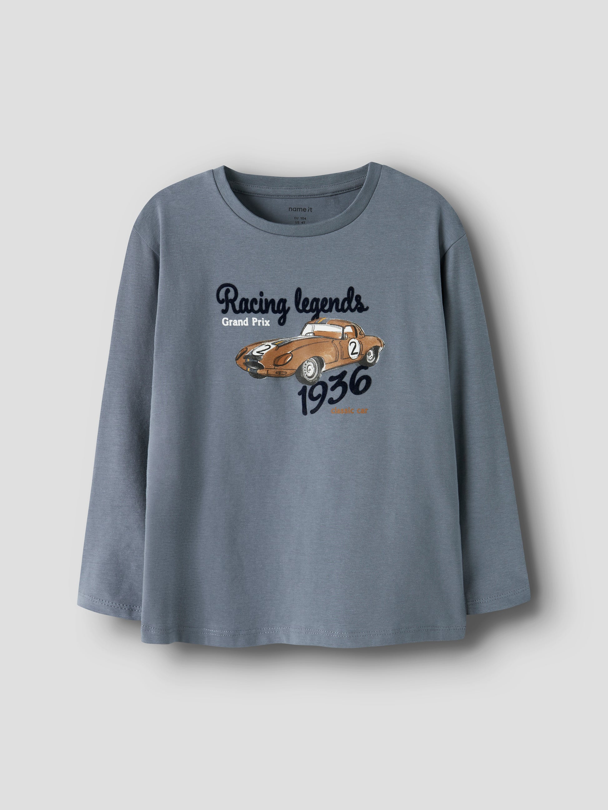 blaues Langarmshirt mit Racing Aufdruck von Name It aus Bio-Baumwolle und recycelter Baumwolle - Vorderansicht