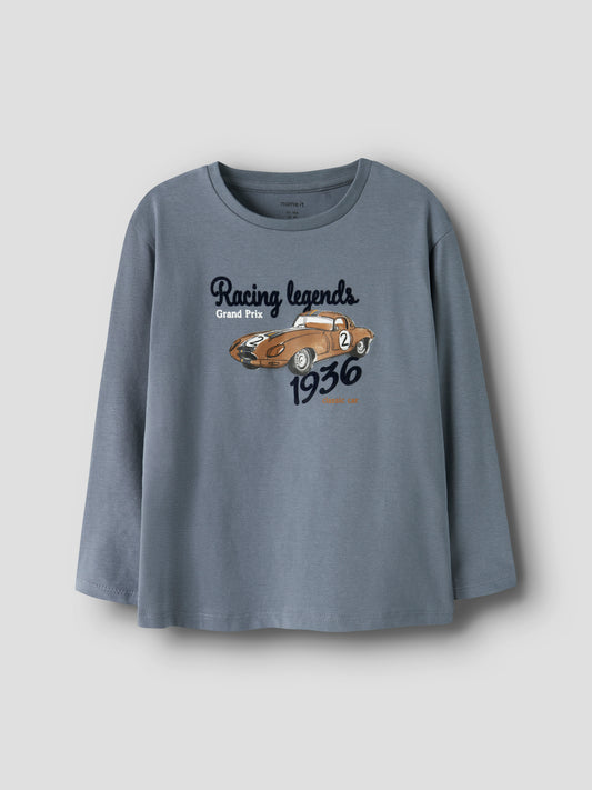 blaues Langarmshirt mit Racing Aufdruck von Name It aus Bio-Baumwolle und recycelter Baumwolle - Vorderansicht