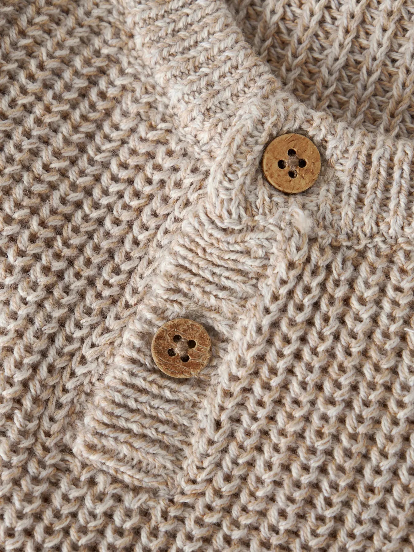 Strickpollunder mit zwei Knöpfen ohne Ärmel Farbe Melange von Lil' Atelier - Detailansicht